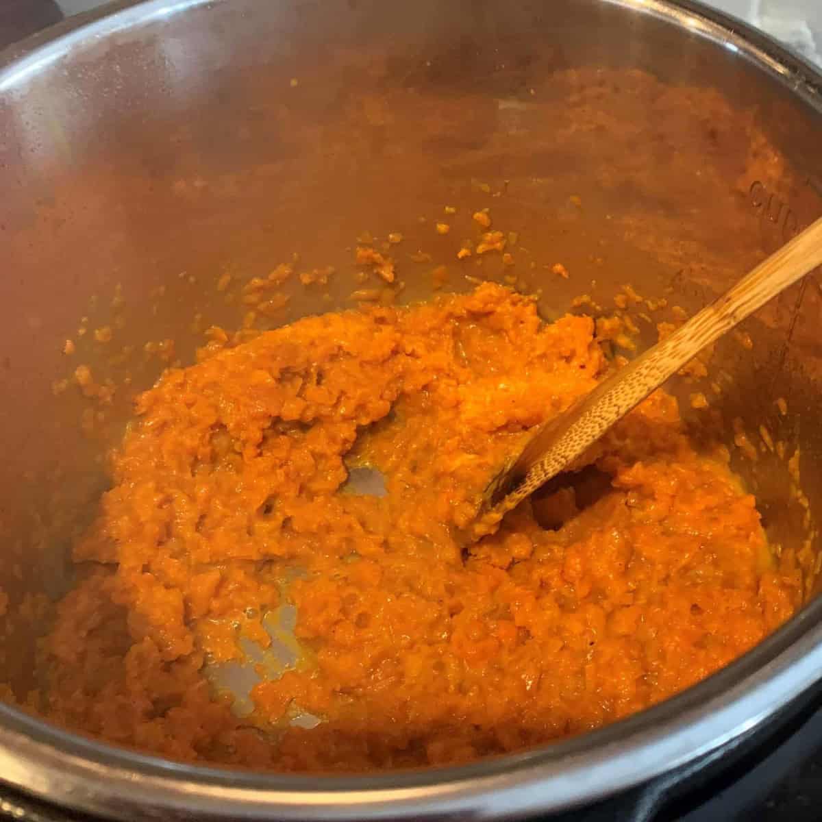 carrot halwa in instant pot cooking.