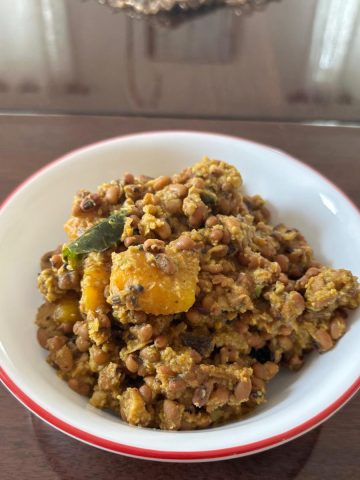 Mathanga Errisery in a white bowl.