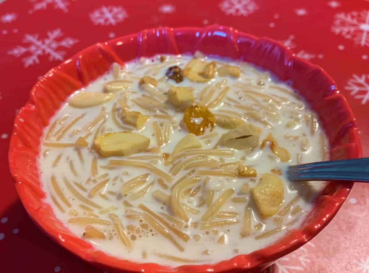 Vemicelli payasam served in a pink bowl with a stainless steel spoon.