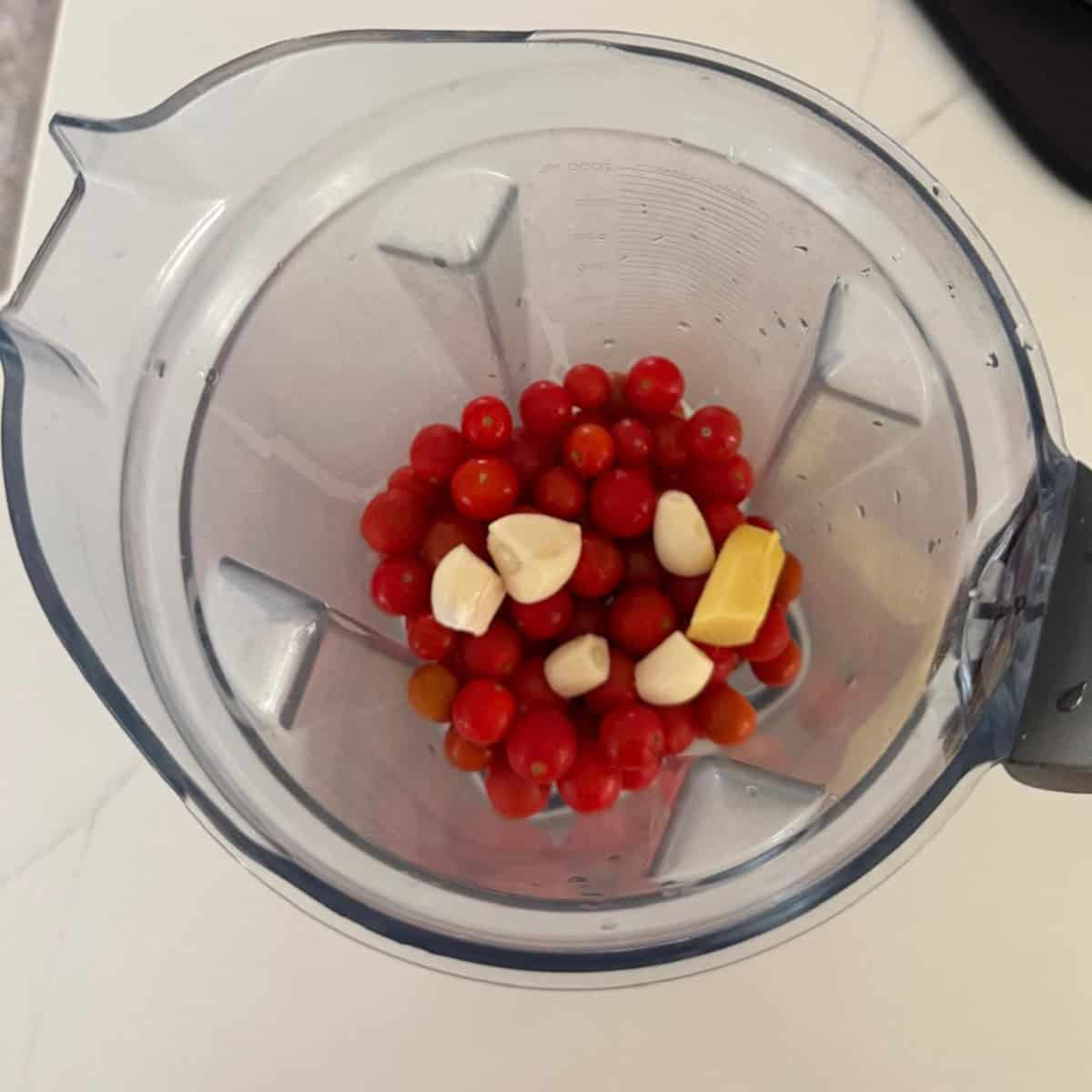 Tomatoes, garlic and ginger to be ground in a mixer jar.